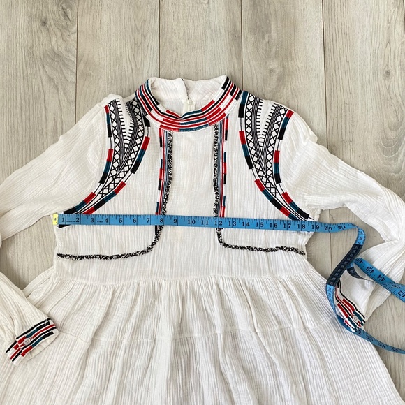 Long Sleeve White Textured Gauze Top With Embroidered Detail - Picture 5 of 9